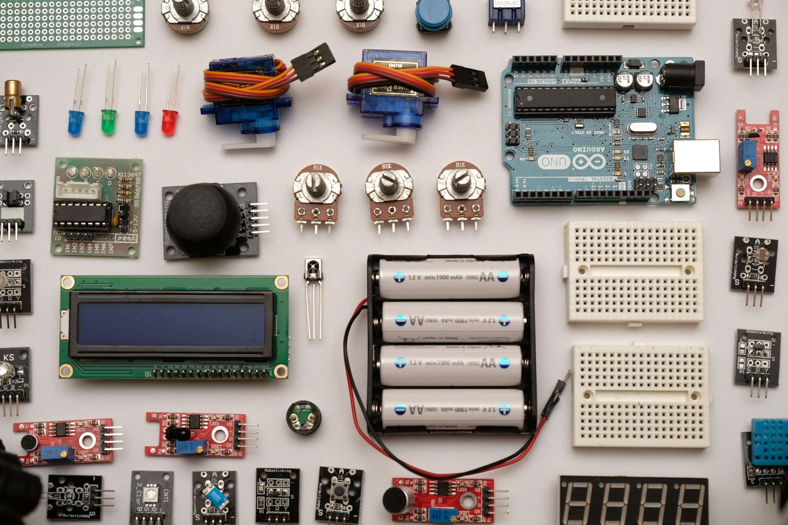 The Evolution of Semiconductor Technology: From Transistors to CMOS